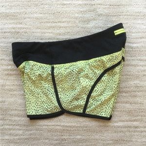 Lululemon Run Times Short 4” Stretch Dottie Dash Clarity Yellow Black Size 6